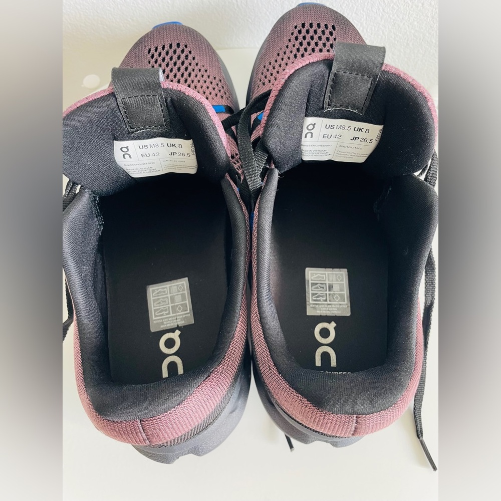 On Cloudsurfer Running Black and Blue Athletic Shoes with CloudTec size 8.5 - Picture 15 of 16